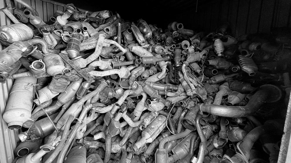 Phoenix cops {find|discover} 1,200 catalytic converters as thefts soar Phoenix cops {find|discover} 1,200 catalytic converters as thefts soar