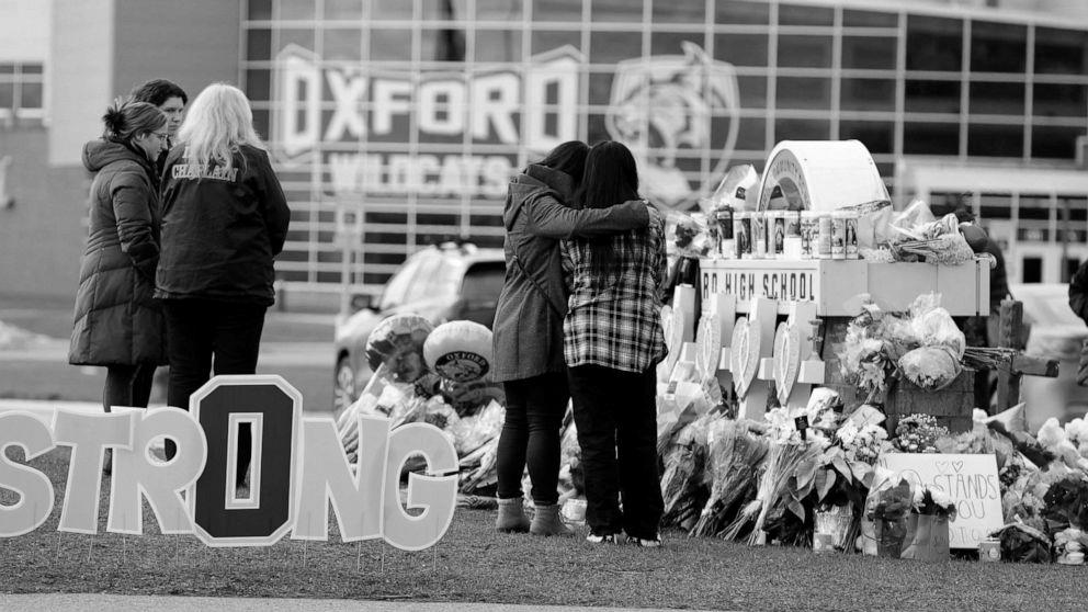 Victims, parents of Oxford faculty capturing victims sue school employees